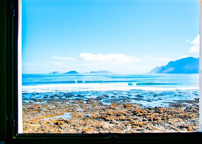 Arena Y El Mar